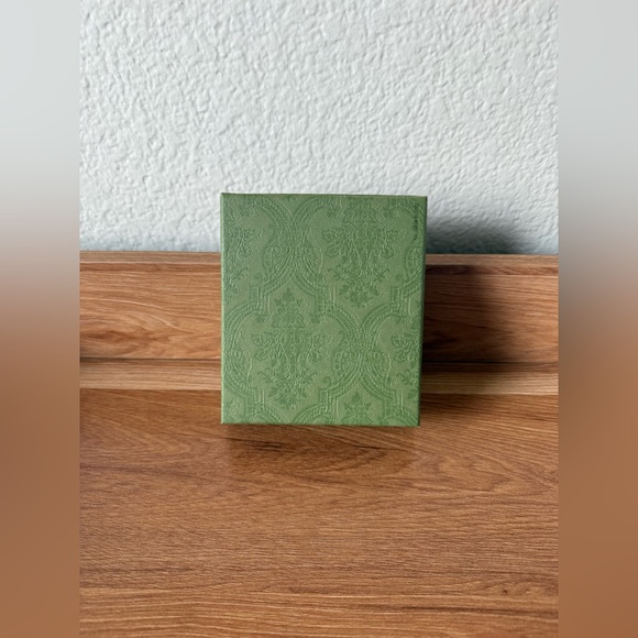 Gucci Embossed Green Gift Box - Picture 3 of 4